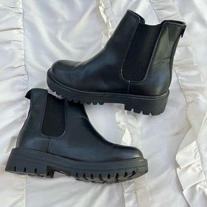 Black “Soda” Combat Boots!